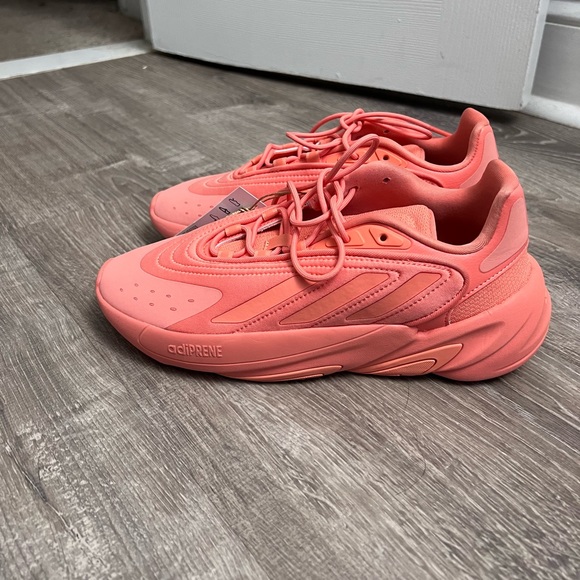 NWT RARE COLOR ADIDAS OZELIA - Picture 5 of 8